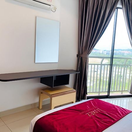 Marina Heights Hotel Residences Lumut Eksteriør billede