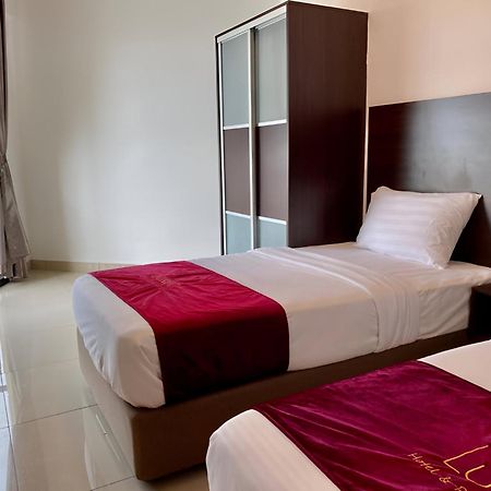 Marina Heights Hotel Residences Lumut Eksteriør billede