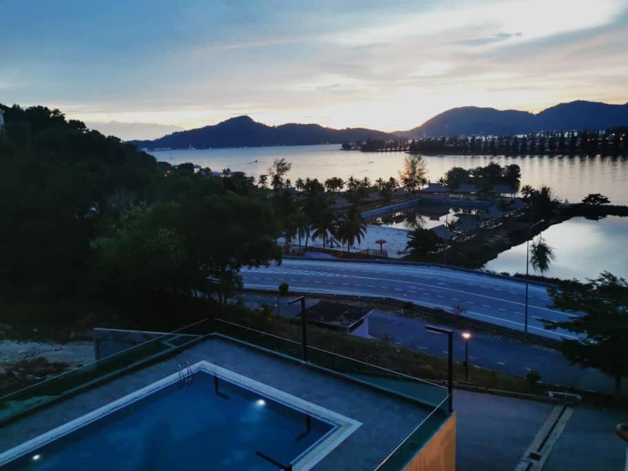 Marina Heights Hotel Residences Lumut Eksteriør billede