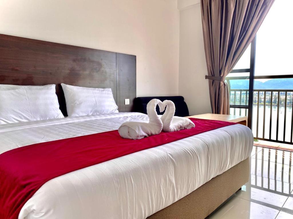 Marina Heights Hotel Residences Lumut Eksteriør billede