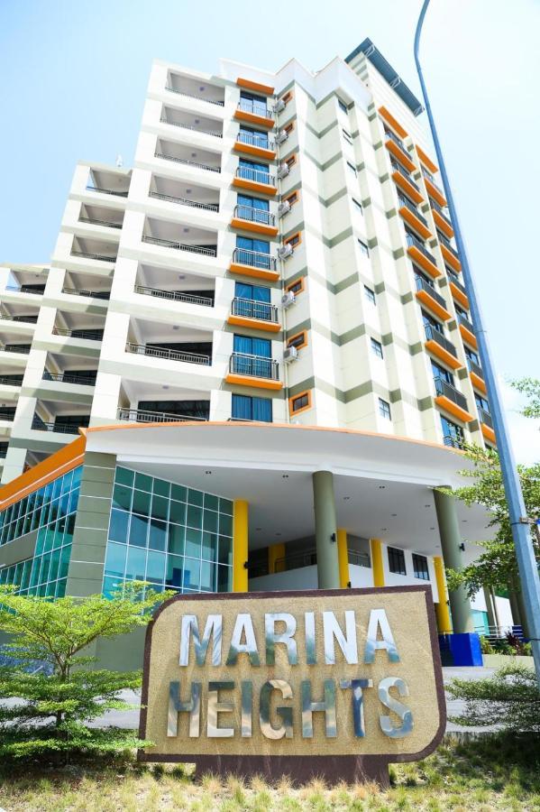 Marina Heights Hotel Residences Lumut Eksteriør billede