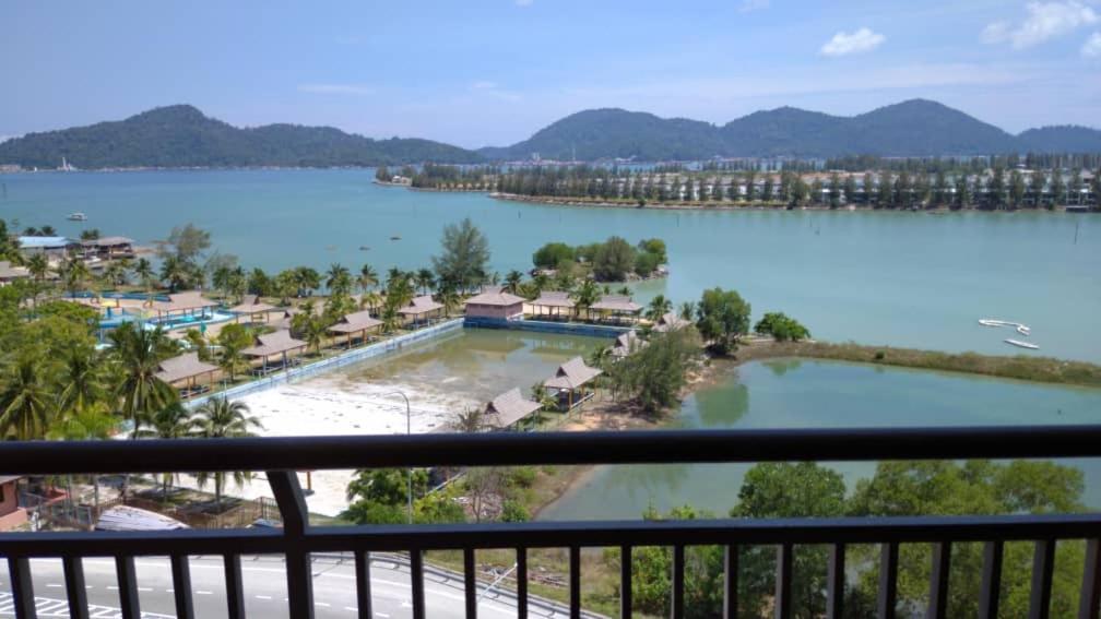 Marina Heights Hotel Residences Lumut Eksteriør billede