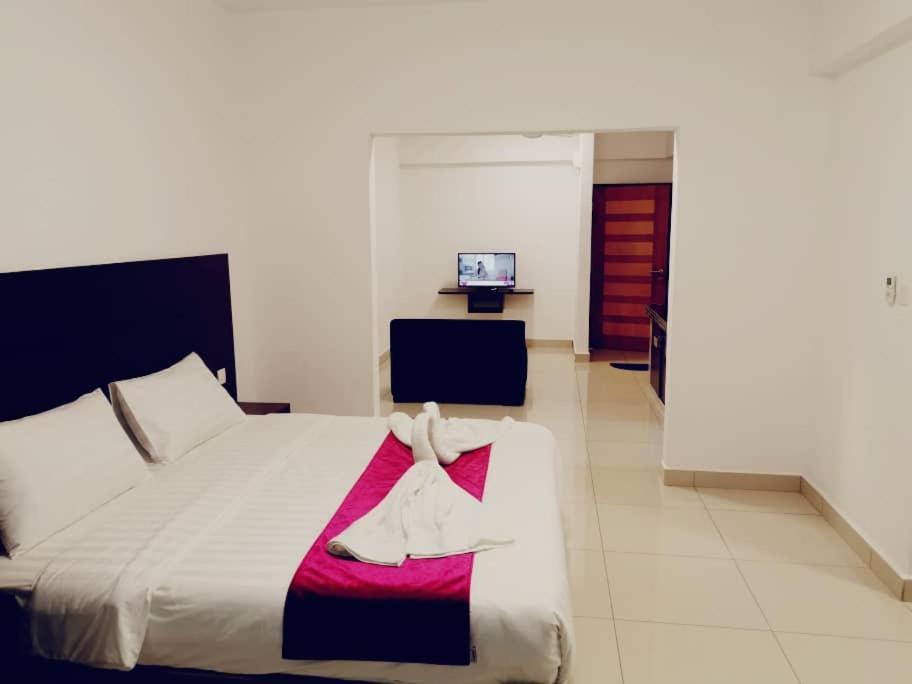 Marina Heights Hotel Residences Lumut Eksteriør billede