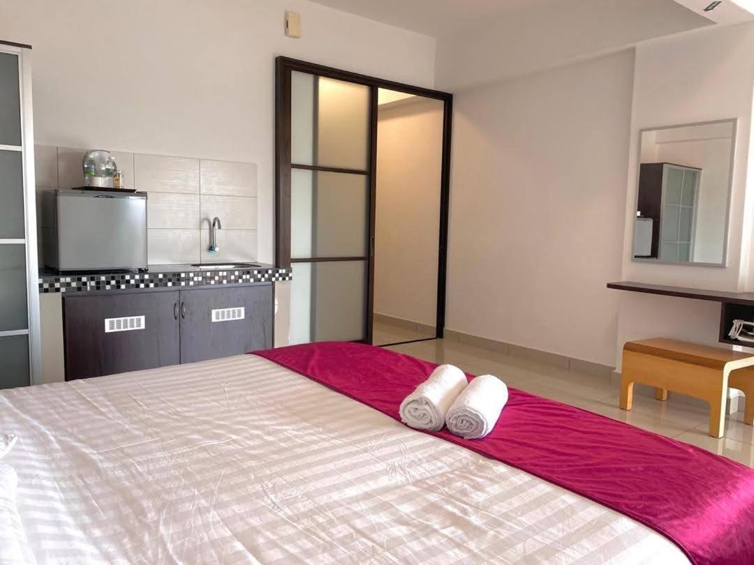 Marina Heights Hotel Residences Lumut Eksteriør billede
